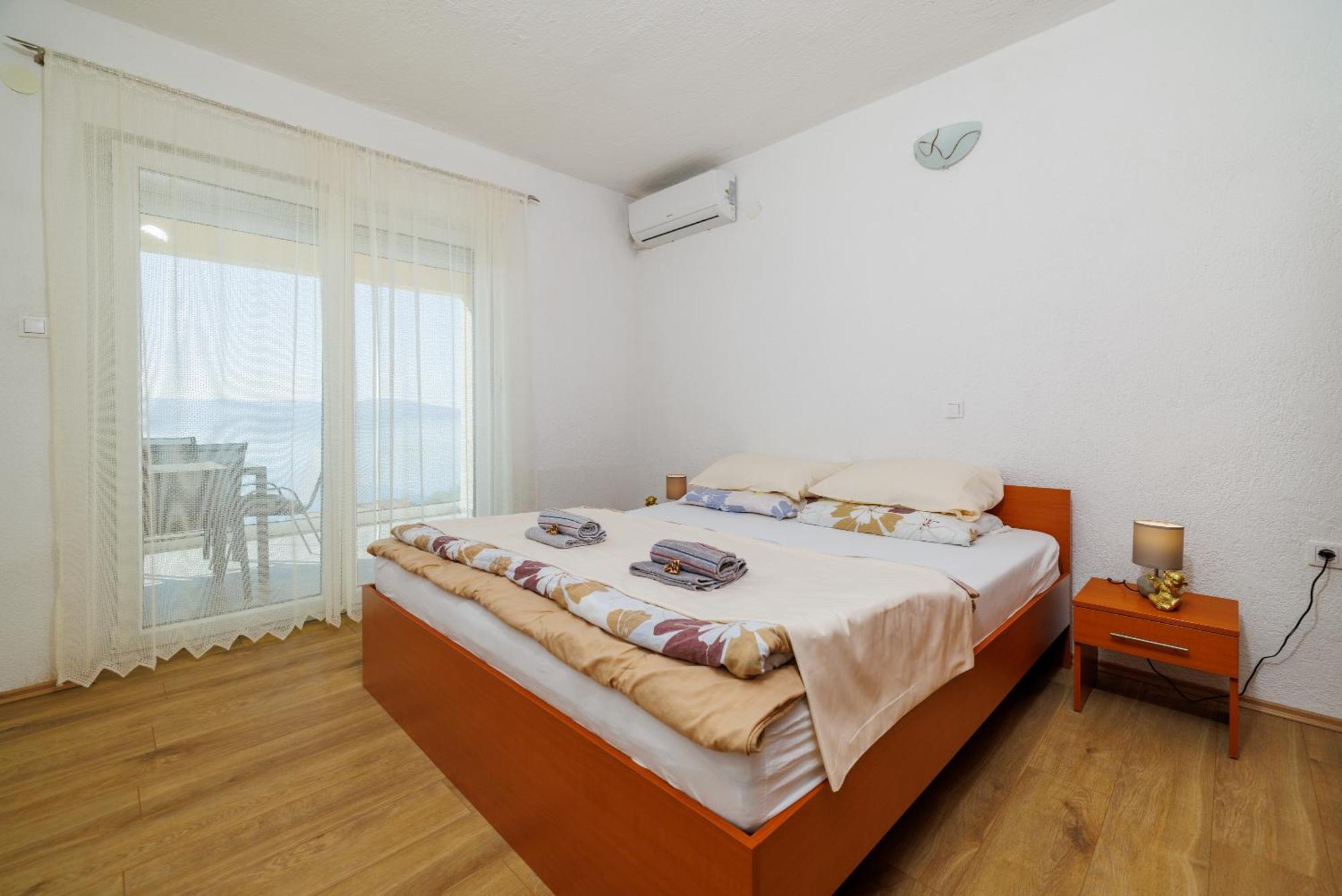 Apartmani Tijana Novi Vinodolski Esterno foto