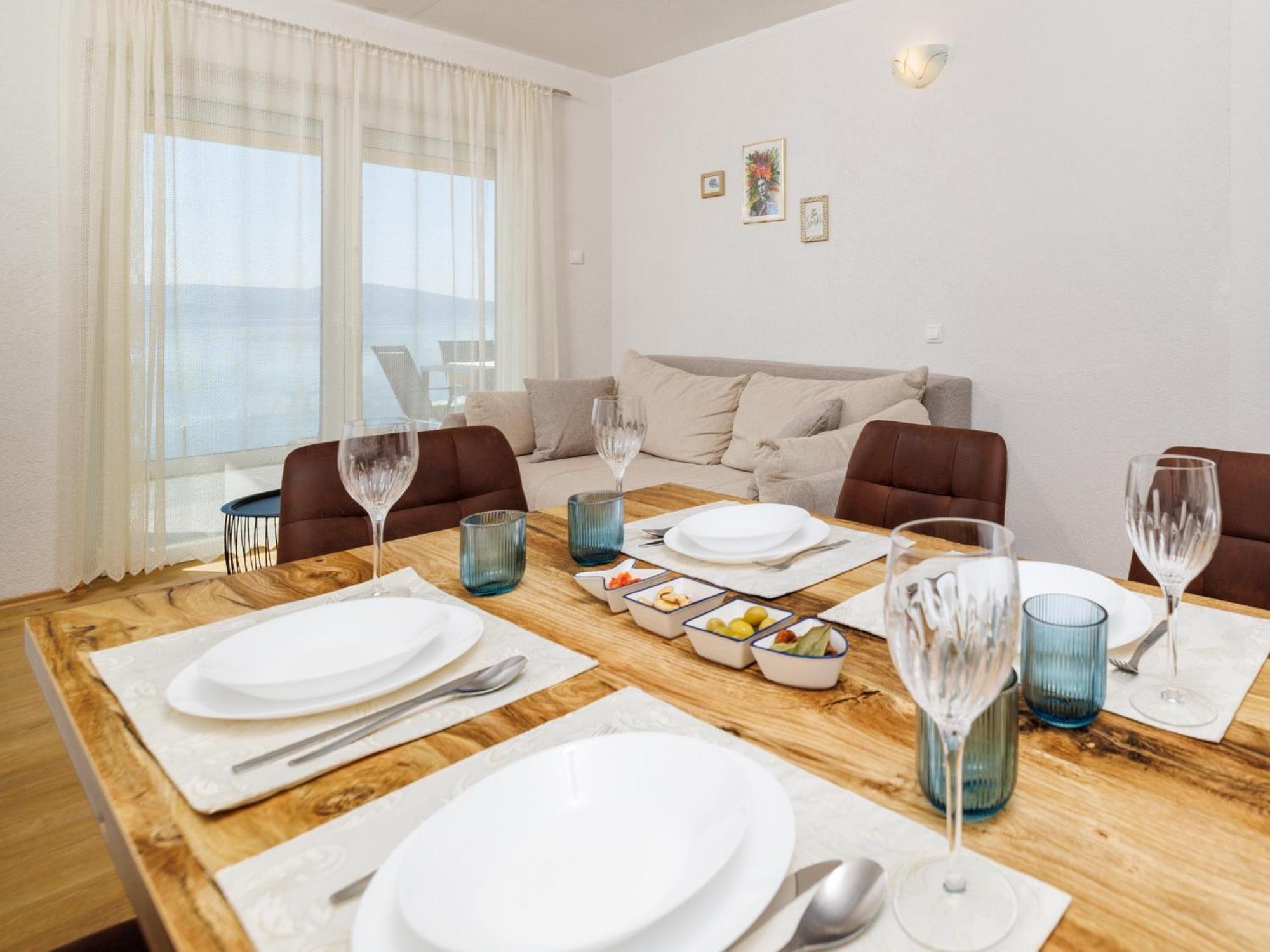 Apartmani Tijana Novi Vinodolski Esterno foto
