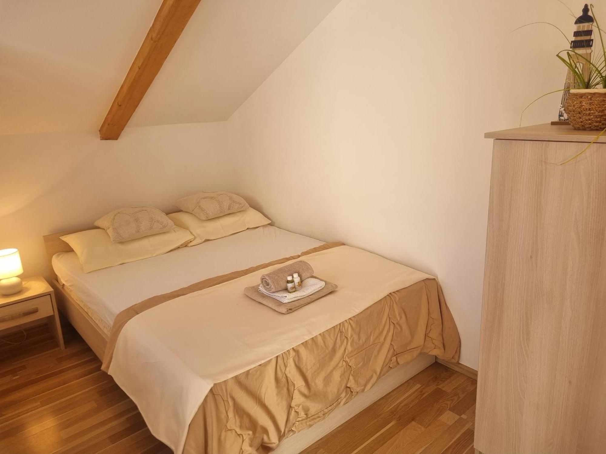 Apartmani Tijana Novi Vinodolski Esterno foto